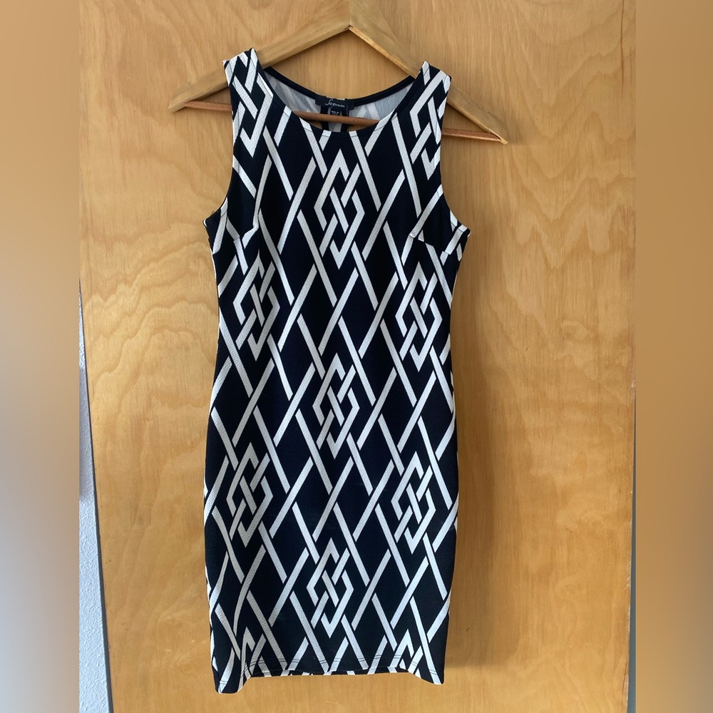 Soprano Black and White Patterned Small Dress (Mini to Midi)